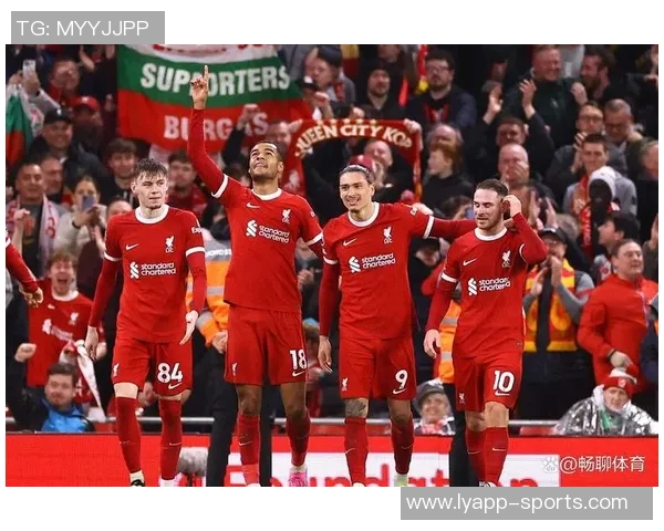 曼联成英超首队在客场对阿森纳打进两记禁区外远射的球队