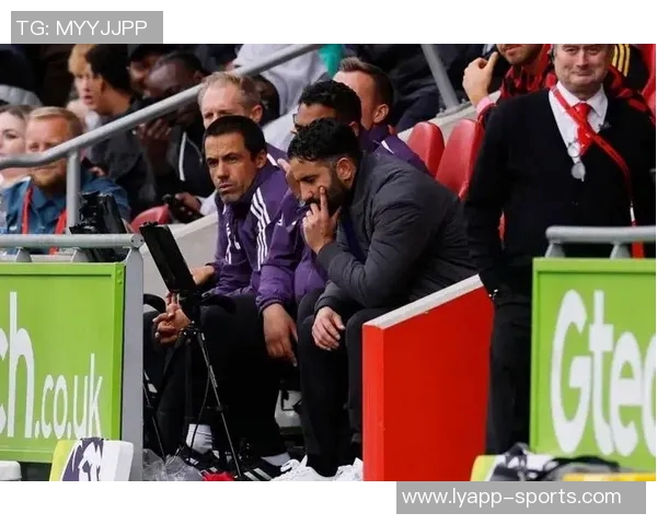 卡里克首堂训练课氛围焕然一新阿莫林与球员关系显得有些冷淡